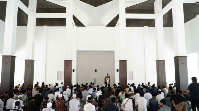 Khutbah Jumat di Unisda Lamongan, Mahfud MD Ajak Generasi Muda Jaga Moralitas