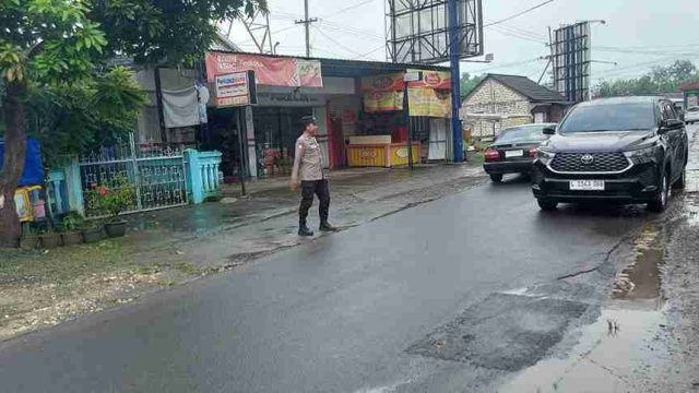 Polsek Kembangbahu Intensifkan Pengaturan Lalu Lintas dan Harkamtibmas di Pagi Hari 
