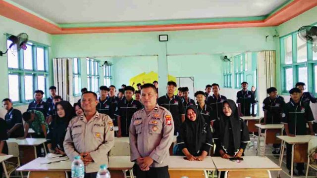 Polsek Pucuk Bekali Siswa SMKS Hasyim Asy’ari dengan Wawasan Hukum, Etika Digital, dan Keselamatan Berlalu Lintas