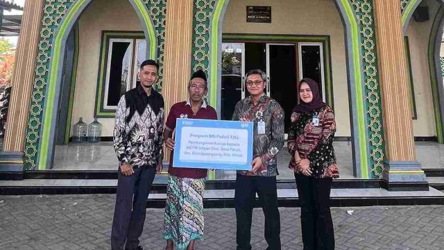 BRI Peduli Dukung Pembangunan Kanopi MDTW Infarul Ghoy Gresik, Tingkatkan Kenyamanan Kegiatan Belajar