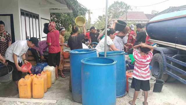 LSM Cakrawala Keadilan Salurkan Ribuan Liter Air Bersih untuk Masjid dan Warga Terdampak Kekeringan di Lamongan